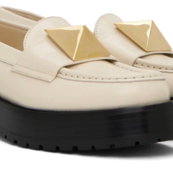 Valentino Garavani Shoes - Valentino one stud losfers